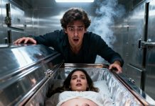 Mientras incineraba a su esposa embarazada, el esposo abrió el ataúd para mirarla por última vez… y vio cómo su vientre se movía. Detuvo el proceso de inmediato. Cuando llegaron los médicos y la policía, lo que descubrieron dejó a todos en shock…