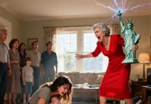 After years of hard work, my husband and I finally bought the house of our dreams. But at our housewarming party, my own sister stood up in front of everyone and accused me of stealing twenty-five thousand dollars from her wedding fund. When I exposed her lie, my mother, furious and irrational, grabbed a metal Statue of Liberty figurine and smashed it against my head. I slammed into the wall, still holding my three-year-old daughter in my arms. The pain disappeared the moment I saw her condition, and I froze in horror—because my innocent little girl…