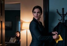 “Mom, I have a fever… can I stay home from school today?” the little girl asked. Her mother felt her forehead and allowed her to stay home. Around noon, the girl heard a key turning in the lock. From her room, she peeked out and saw her aunt walk in and secretly slip something into her mother’s coat pocket. Before leaving, her aunt spoke on the phone: “I’ve taken care of everything. She’ll probably call the police tonight. That fool won’t suspect a thing.”