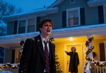 I came home for Christmas, but my mother opened the door and said, “You’re not coming in. This is only for family.” I paused for a moment, then walked away. A little later, my sister texted me, “Don’t be sad, you know how I am.” I simply smiled, logged into the joint account, froze everything, canceled the cards, and shut off all their utilities. By the next morning, my phone lit up nonstop—my family had begun to panic