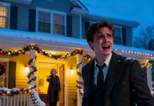 I returned home for Christmas, but my mother opened the door and said calmly, “You’re not allowed in. This is for family.” I stood still for a moment, then left. Minutes later, my sister messaged, “Don’t take it personally—you know me.” I just smiled, accessed the shared account, froze it, canceled every card, and shut down all services. By morning, my phone was exploding with messages—my family had officially started to panic