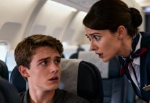 “When the flight attendant secretly slipped me a napkin with the words: ‘Pretend you’re sick. Get off this plane.’ I thought it was some strange joke and ignored her. But then she came back, pale and trembling, whispering: ‘Please. I’m begging you.’ That’s when the fear finally hit me… and just two hours later, I understood exactly why.”