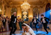 La familia de su marido le exigió que se quitara la ropa delante de todos, intentando humillarla, hasta que aparecieron sus dos hermanos millonarios y todo cambió