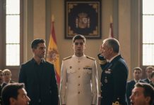 Mi familia les contó a todos que había desertado de la Academia Naval. Me quedé allí viendo a mi hermano recibir su ascenso… Entonces, su comandante me miró fijamente a los ojos y preguntó: «Coronel… ¿usted también está aquí?». Todos guardaron silencio. Mi padre se quedó paralizado, y su sonrisa desapareció.