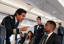 “La primera clase no es para gente negra”: un piloto menospreció a un director ejecutivo negro, y cuando el avión aterrizó, hizo algo que dejó a toda la tripulación en shock…