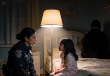 Una niña le dijo a la policía: “Un hombre enmascarado se escondía debajo de la cama…” Nadie le creyó hasta que las imágenes de vigilancia impactaron a todos