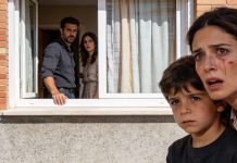 Todas las mañanas, llevo a mi esposo y a nuestro hijo de 5 años a la estación de tren. Ese día, de camino a casa, mi hijo me agarró la mano. “Mamá, hoy no podemos ir a casa”. “¿Por qué?”, pregunté. Ella dudó y luego susurró: “…Papá…”. Con un mal presentimiento, nos escondimos y observamos nuestra casa a escondidas. Lo que vi me dejó sin palabras.