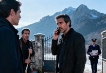 Se olvidaron de invitarme a Navidad, así que me compré… una montaña entera. Cuando aparecieron con un cerrajero para robárselo a mi hermano, pensaron que estaba allí solo. Lo que no sabían es que tenía un abogado, cámaras de vigilancia y un agente de mi lado…