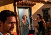 Mi madre me envió un mensaje: «Hemos cambiado todas las cerraduras y el código de la puerta. Ya no confiamos en ti». Le respondí: «Vale. Una decisión inteligente. Pero olvidaste algo». Entonces cancelé el pago de la hipoteca de 6800 dólares que seguía pagando, incluso después de que dijeran que mi hermana «merecía ser dueña de la casa». Dos días después, su abogado me envió un correo electrónico: «Necesitamos hablar. Urgente». Nunca respondí. Porque para entonces… todo se había derrumbado