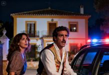 Mientras la familia celebraba el 85.º cumpleaños de mi abuela, mi marido se acercó de repente a mi oído y me susurró: «Toma tu mochila. Nos vamos. No preguntes, no hagas nada raro». Pensé que exageraba… hasta que subimos al coche y cerró las puertas con llave, con la voz temblorosa: «Hay algo muy, muy mal dentro de esa casa». Diez minutos después, llamé a la policía, y lo que descubrieron sembró el pánico en toda mi familia