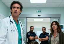 Un médico estaba examinando a mi hija enferma de 8 años cuando ella susurró algo que lo dejó paralizado. Inmediatamente llamó a seguridad y dijo: «No dejen que su madre se vaya».