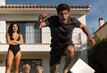 Me negué a prestarle 20.000 dólares a mi hermana, así que lanzó mi portátil directamente a la piscina y luego sonrió diciendo: “Ups, se me resbaló la mano”. ¿Y mis padres? “Solo fue un accidente”. No tenían idea de que ese portátil era toda mi carrera. No lloré, no discutí. Esa noche, lo aseguré todo. A las 6:15 de la mañana siguiente, ella despertó sin tener nada. Y eso solo fue el comienzo…