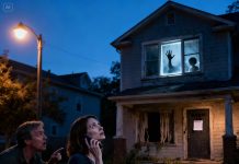 The police forced the door and swept the rooms. Dust covered the floor, and the air smelled stale—like no one had lived there in a long time. But upstairs, one officer stopped cold. “Ma’am… come here,” he said, voice tight. On the inside of your daughter’s bedroom window were small fingerprints and smeared handprints—fresh, unmistakable. The closet door had a lock on the outside. I felt my knees weaken as the detective turned to me and asked, “Are you sure your daughter ‘moved out’… or is someone using her name to keep you away?”