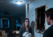 My parents gave us a house, and one week after moving in, my husband suddenly started packing our belongings. “We’re moving out right now!” When I asked, “Why?” my husband answered with a pale face, “I’ve been hearing sounds from inside the walls since yesterday, so I investigated. And then… I found this.” The moment I saw what he showed me, I trembled with fear.