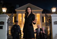 I will never forget those words. “You’re just a stupid mistake from my past. Get rid of that pregnant belly and get out of here!” Six years later, as I stood in my mansion, a security guard approached and whispered, “Madam, your parents are standing outside the gate.” I smiled. Because this time, they weren’t the ones with the right to say “leave.”