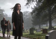 “My sister chirped, ‘It’s just a minor event, you can come after,’ the day she moved her housewarming to my daughter’s funeral. Our parents nodded, telling me to be reasonable. I stood at the grave in silence. Weeks later, when they finally came looking for me, my mother whispered, ‘Why won’t you answer?’ I looked up and realized they were far too late to undo what they’d chosen.”