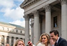 “You brought all of this on yourself with your coldness, and this little drama is pathetic,” he whispered as his mistress threw cake at her: The bitter karmic retribution of a husband who abandoned his pregnant wife in the darkest moment of her life…