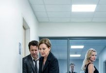 He had once trusted her, but a single blurry photograph turned her into a traitor. Nine months pregnant, her mother threw money in her face, pulled her arm until it hurt, and forced her to sign divorce papers in a hospital hallway. The climax came when she broke down, still clutching her wedding ring. She simply said, “I’m going to disappear. But you’ll remember.” Years later, he saw that ring on another woman’s hand—a woman with a cold beauty.