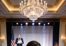 My family always looked down on me: “A useless nobody like you shouldn’t even dream of being involved.” They laughed when I brought gifts, criticized me when I stayed quiet, and only remembered I existed when they needed money. I didn’t argue—I just nodded and left the dinner table. Years later, at their biggest contract-signing event, I walked in holding a special guest pass. The host read my name into the microphone. My entire family went silent… and the envelope in the lawyer’s hand began to open.